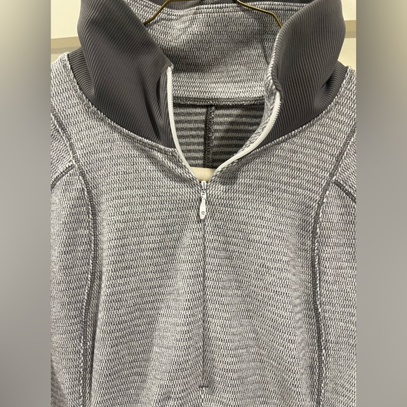 Lululemon run 1/4 zip pullover - Picture 8 of 9